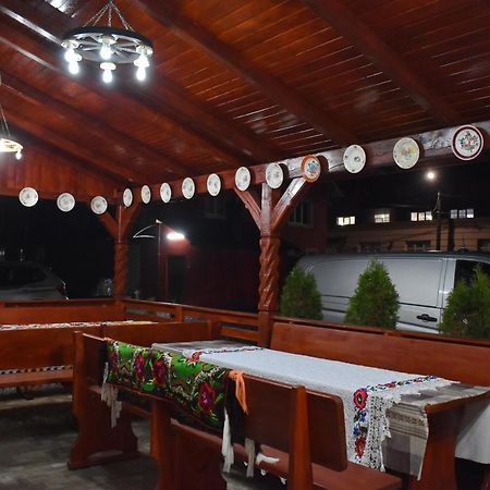 Floare De Colt Hotel Berbesti Екстериор снимка