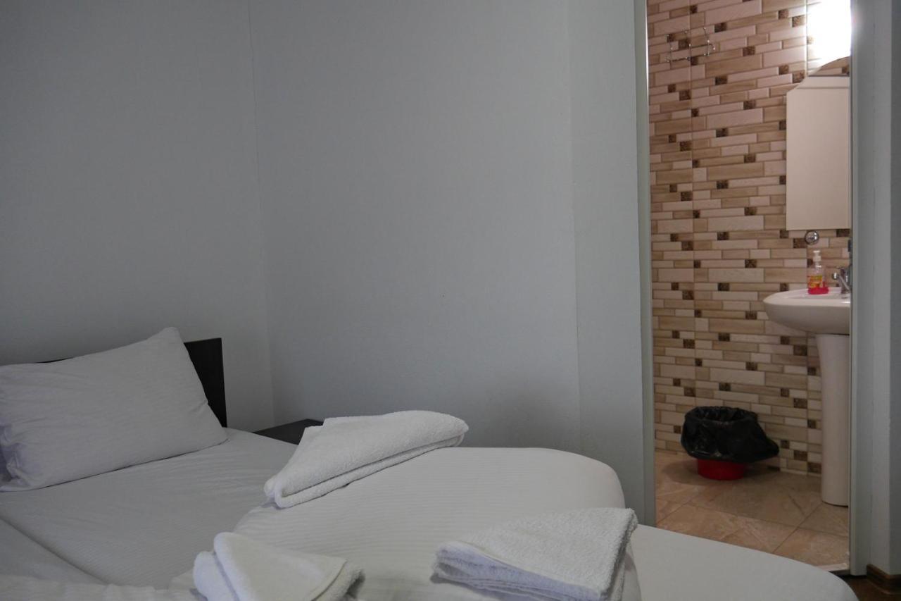 Floare De Colt Hotel Berbesti Екстериор снимка