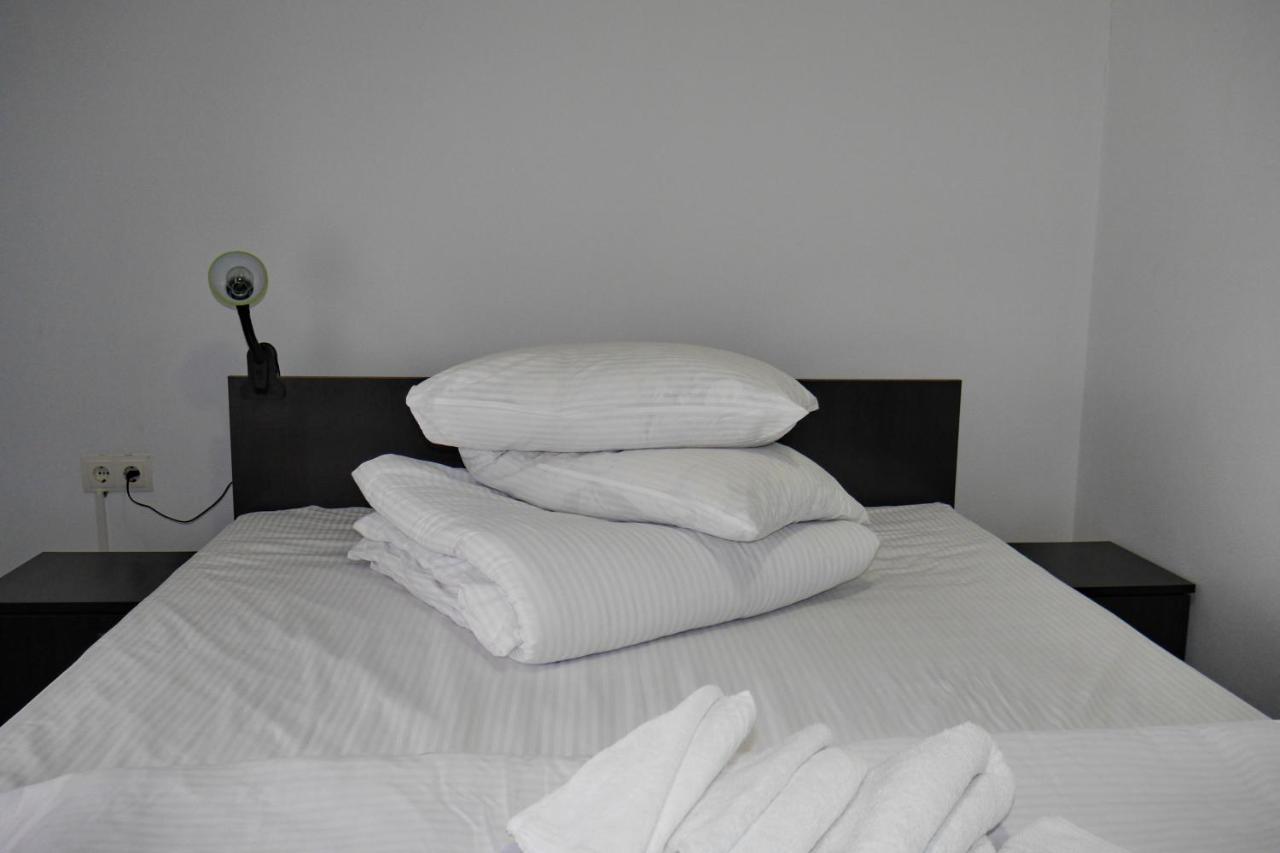Floare De Colt Hotel Berbesti Екстериор снимка