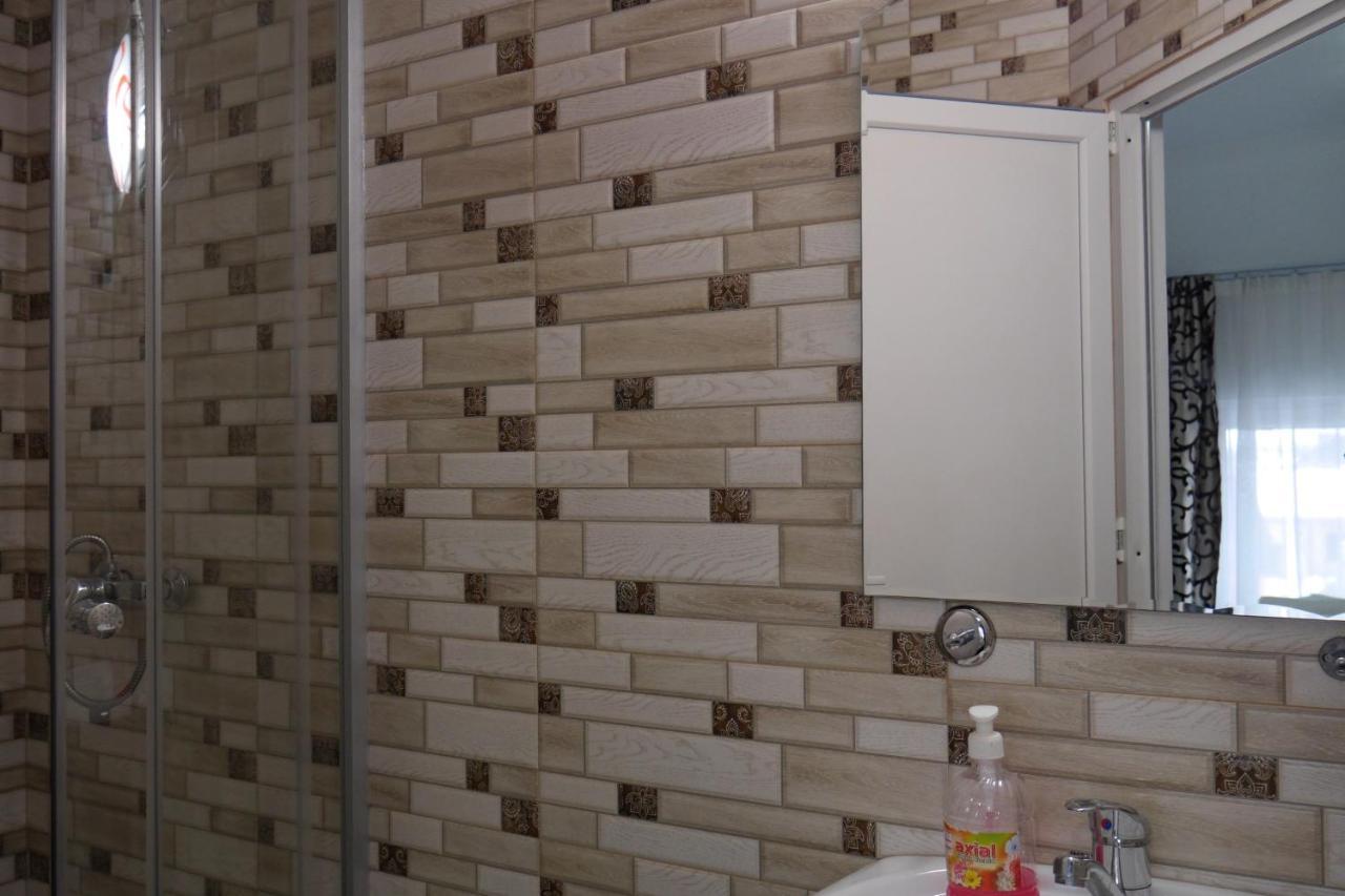 Floare De Colt Hotel Berbesti Екстериор снимка
