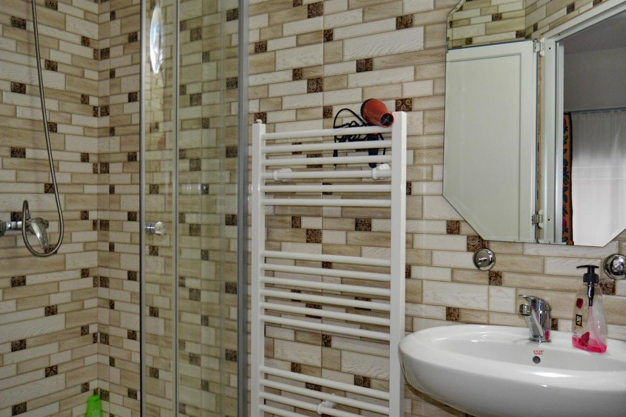 Floare De Colt Hotel Berbesti Екстериор снимка