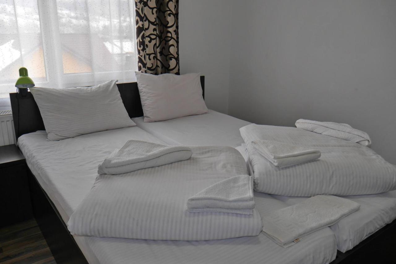 Floare De Colt Hotel Berbesti Екстериор снимка