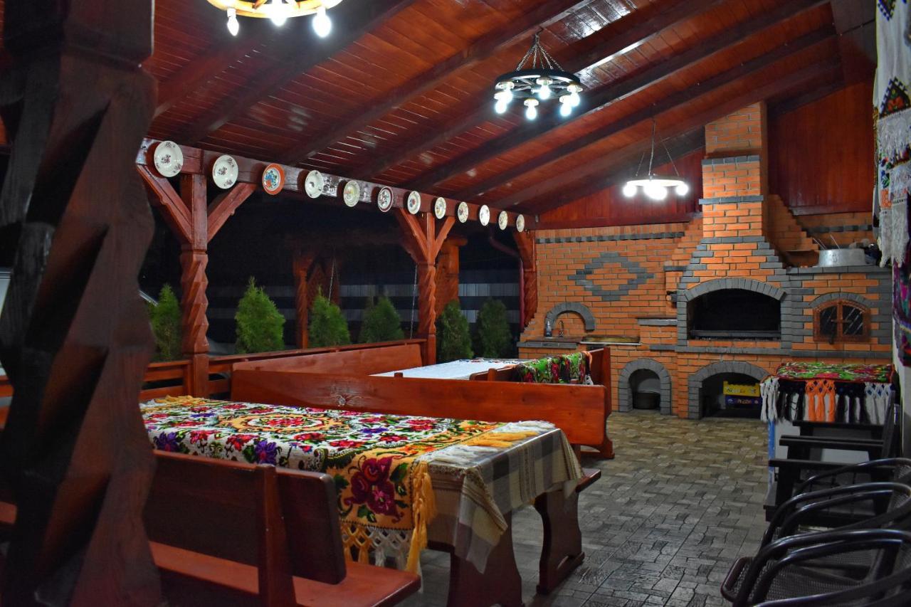 Floare De Colt Hotel Berbesti Екстериор снимка