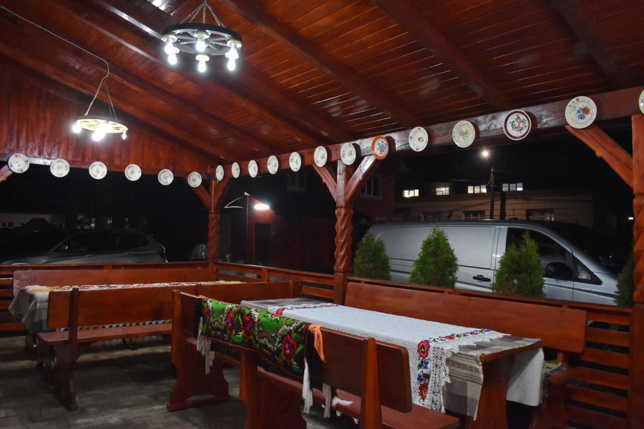 Floare De Colt Hotel Berbesti Екстериор снимка
