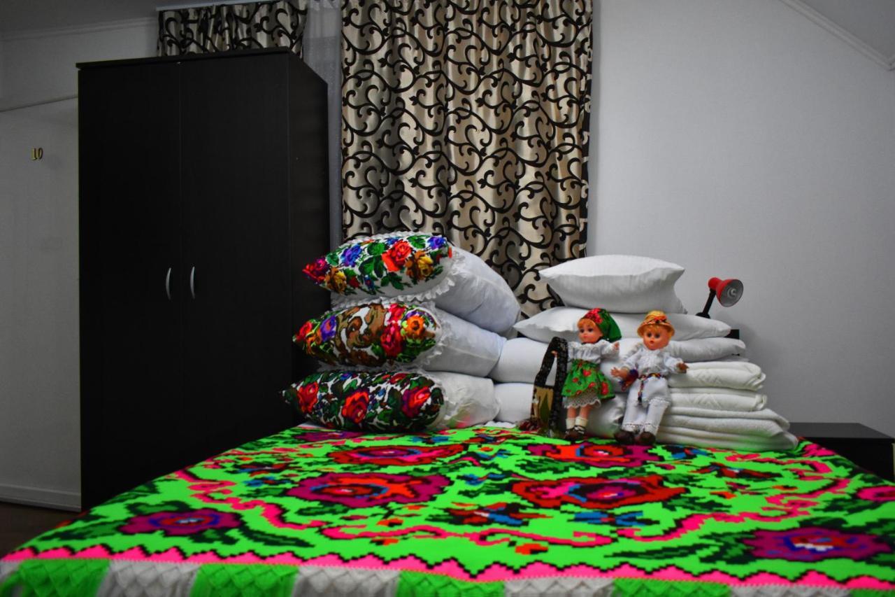 Floare De Colt Hotel Berbesti Екстериор снимка