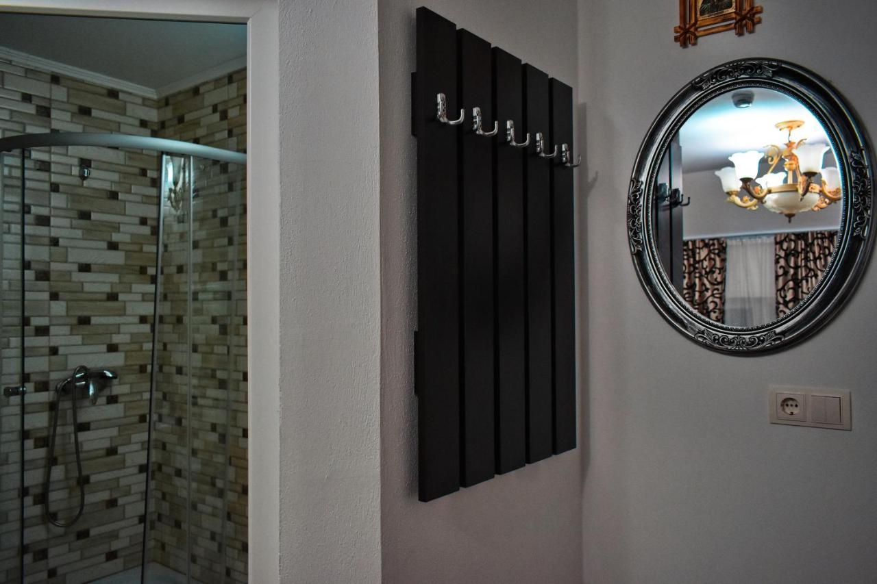 Floare De Colt Hotel Berbesti Екстериор снимка