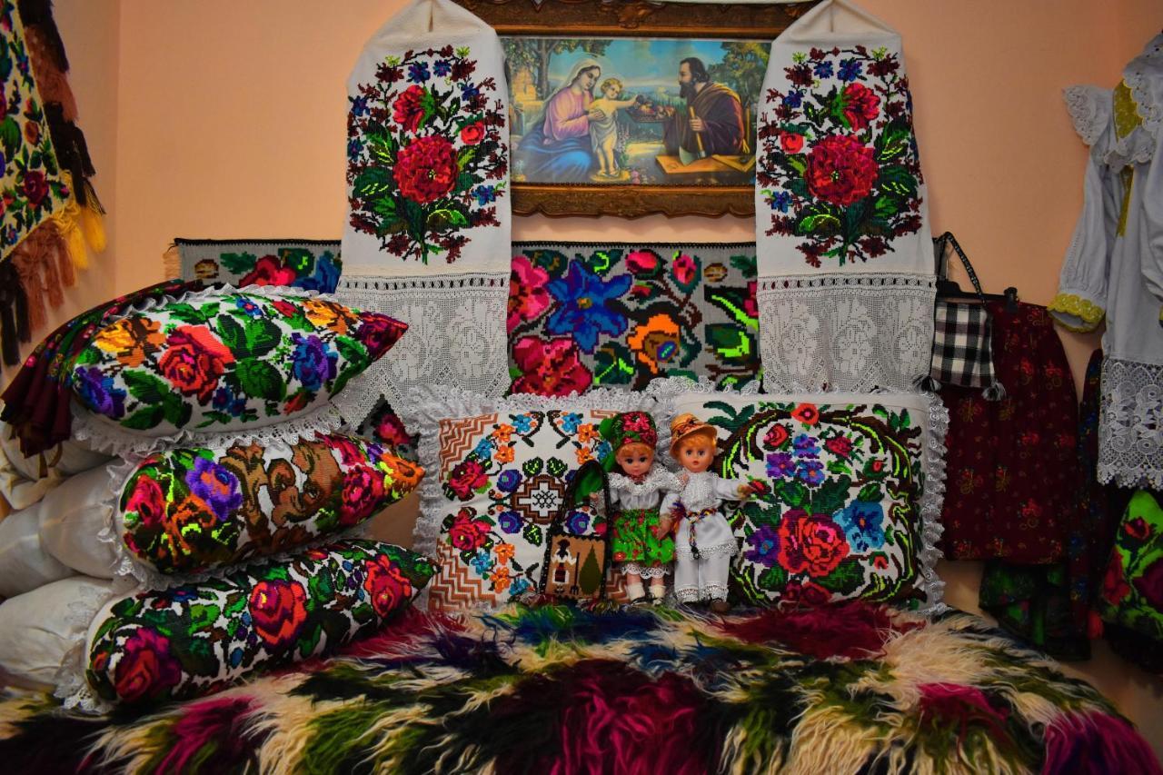 Floare De Colt Hotel Berbesti Екстериор снимка