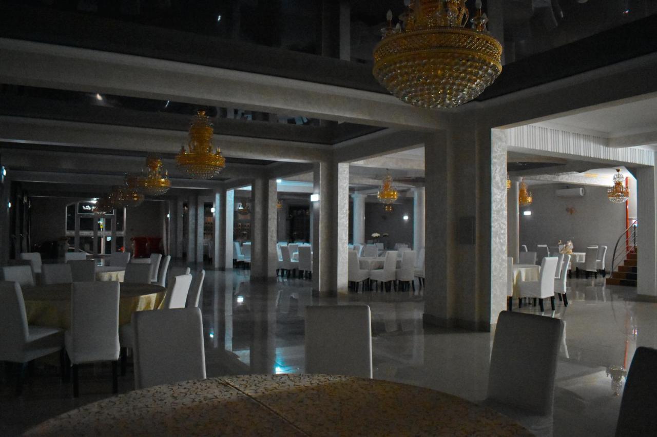 Floare De Colt Hotel Berbesti Екстериор снимка