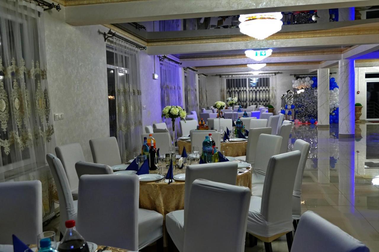 Floare De Colt Hotel Berbesti Екстериор снимка